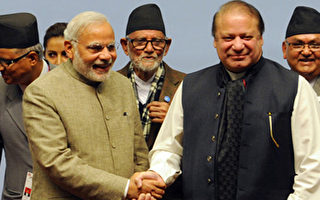 印巴总理握手  南亚峰会签协议
