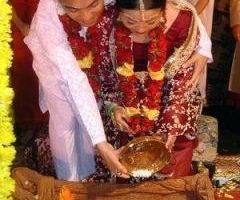 印度大亨为百多名孤女办婚礼