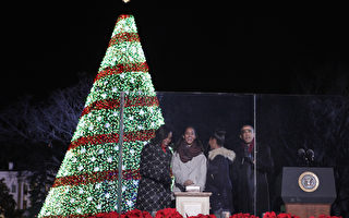 奧巴馬點亮白宮聖誕樹 與聖誕老人共舞