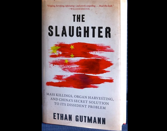 伊森•葛特曼(Ethan Gutmann),2014年8月發表的英文版《大屠殺:大規模屠殺,活摘器官,中共對異議人士的秘密解決方式》(Pam McLennan/大紀元) 伊森•葛特曼(Ethan Gutmann),2014年8月發表的英文版《大屠殺:大規模屠殺,活摘器官,中共對異議人士的秘密解決方式》(Pam McLennan/大紀元)