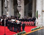 比利时已故国王包杜恩（Baudouin）的遗孀、王太后法比奥拉（Fabiola）12日举行丧礼，全球王室都前来参加。（BENOIT DOPPAGNE/AFP/Getty Images）