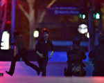 12月15日晚，澳大利亚悉尼市中心一家咖啡馆人质劫持现场枪声大作。劫持者和悉尼警方交火，已知3人死亡、5人受伤。（AFP PHOTO/Peter PARKS）