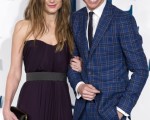 2014年12月9日，埃迪‧雷德梅恩与汉娜‧巴格绍出席《万物理论》英国首映式。日前，两人传出已于14日举办婚礼。（JUSTIN TALLIS/AFP/Getty Images）