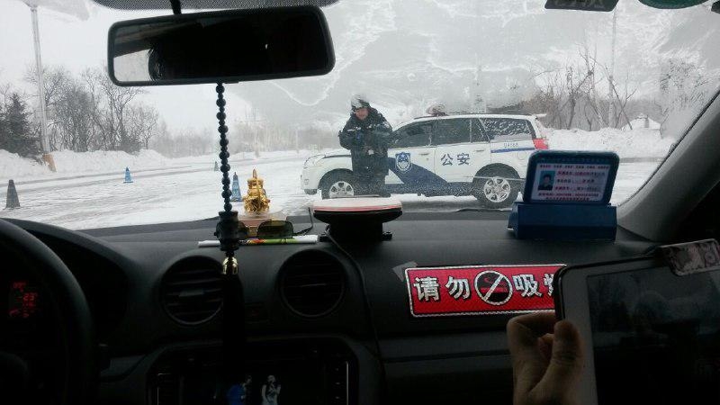 攔截各種車輛的警察(網絡圖片)