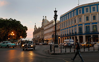 2012年3月26日的古巴哈瓦那。美国上世纪中期的车款，在古巴屡见不鲜。(Joe Raedle/Getty Images)