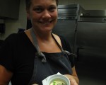 Chef Andrea Carson (Burdock 餐厅)的象拔蚌。 （以希提供）