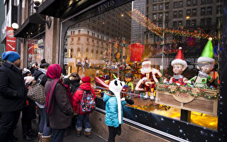组图：纽约百货精品圣诞橱窗秀