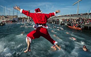 組圖：西班牙游泳大賽 奇裝異服慶聖誕