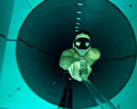 深达40米的泳池，被吉尼斯世界记录列为世界最深。(OLIVIER MORIN/AFP)