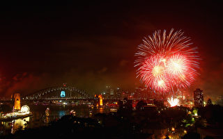 组图：逾百万人聚集悉尼观看跨年烟花秀
