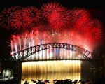 组图：姹紫嫣红 悉尼跨年烟花庆典编织绚丽海洋