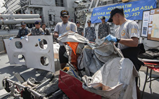 亚航空难寻获37具遗体 未发现黑盒子