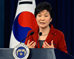1月12日，韩国总统朴槿惠在青瓦台举行新年记者会，呼吁朝鲜积极参与南朝鲜对话，为和平统一奠基。（Kim Min-Hee-Pool/Getty Images）