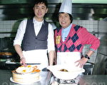 豬哥亮（右）、李東學於2015年1月14日在台北為電影《大囍臨門》學年菜PK戰。（黃宗茂/大紀元）