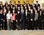 有著「小諾貝爾獎」之稱的美國英特爾科學獎1月7日公佈了2015年300位半決賽入圍名單，華裔學生表現出色，有80多人入圍，超過入圍人數四分之一。圖為2011年美國總統奧巴馬在白宮會見當年決賽選手。                    (JIM WATSON/AFP/Getty Images)