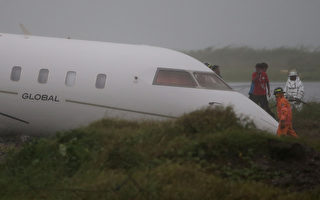 菲律宾高官飞机爆胎冲出跑道 多人轻伤