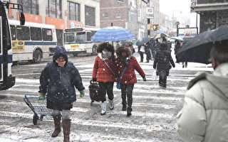 组图：风雪中的纽约人