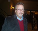 電腦工程師Jay Taylor觀賞了神韻巡迴藝術團於1月27日晚在美國北卡羅萊納州羅利市杜克能源中心羅利紀念禮堂的演出。（ThaiTon/大紀元）