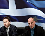 希腊拒绝继续实行紧缩，并宣布与“三驾马车”（Troika）终止合作。欧元集团警告其“无视”国际援助条款。图为30日，戴塞尔布鲁姆（左）与希腊新财长瓦鲁法克斯（右）于雅典会议结束后的新闻发布会上。（ARIS MESSINIS/AFP）