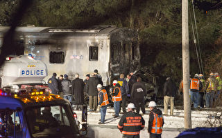 【更新】紐約通勤列車撞汽車 6死15傷