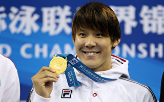 首尔一家医院的院长涉嫌向奥运冠军朴泰桓注射含有违禁药物被起诉。图为2011年7月24日，朴泰桓赢得世界泳联锦标赛400公尺金牌。（Clive Rose/Getty Images）