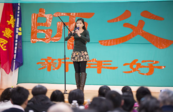 2015年紐約法輪大法弟子向慈悲偉大的師父拜年。(戴兵/大紀元) 2015年紐約法輪大法弟子向慈悲偉大的師父拜年。(戴兵/大紀元)