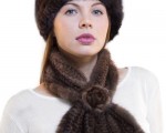 展廳提供多種款式的毛皮披肩、背心、帽子和圍巾（Volare New York提供）
