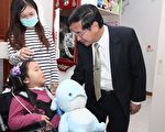 嘉市長探視珣珣 勉勵她繼續復健努力學習