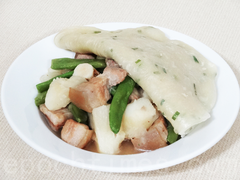 半蒸半煮的烀餅是東北的名菜，亦是受歡迎的家常菜。(攝影：彩霞/大紀元)