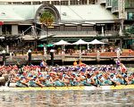 南半球最大的龙舟竞渡赛事在悉尼达令港（Darling Harbour）吸引了全澳各地数以千计的参赛者。（摄影：何蔚/大纪元）