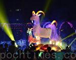 “光之谷—大里文创聚落灯会”以数位化、艺术化、国际化呈现，主灯三只羊象征“三羊开泰”。（苏玉芬/大纪元）