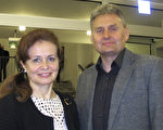 Dariusz Wyroślak 先生和Alicja Wyroślak太太3月7日來到羅茲大劇院觀看神韻演出（麥蕾／大紀元）