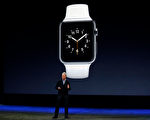 隨著Apple Watch在今年四月即將閃亮登場，蘋果成千上萬的應用程序也會相應的「改頭換面」，用一種新的、更小的方式呈現在38-42毫米的表盤上。（Stephen Lam/Getty Images）