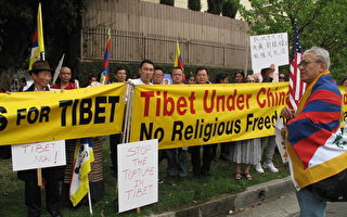 藏人洛杉磯中領館前紀念西藏抗暴56週年