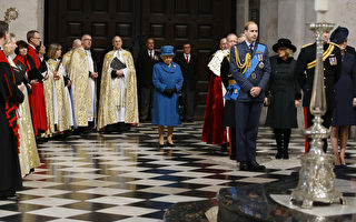 英女王亲率王室参加阿富汗撤军仪式