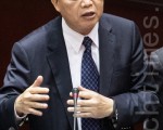 内政部长陈威仁13日表示，警政署长王卓钧曾向他口头报告，打算提早退休，但目前为止并没有收到书面报告。（陈柏州/大纪元）