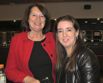 Ange Schoonbaert女士是一家公司的人力资源顾问，她跟母亲一起观看了神韵3月17日在比利时安特卫普的演出。（麦蕾／大纪元）