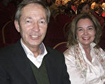 Robert Simons和Sonja Simons夫婦觀看了神韻在比利時安特衛普的第二場演出後表示，神韻真的是頂級的演出，他們度過了一個非常美好的夜晚。（王泓／大紀元）