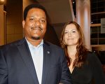 Bryant Franklin与妻子Nicole一起观赏了神韵世界艺术团在德州考珀斯市赛莲娜剧院3月21日的演出。（陈香君/大纪元）
