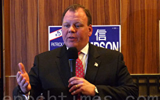 11区区长候选人汤姆逊争取华裔选民