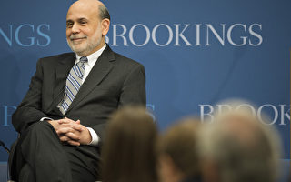 在布魯金斯學會擔任特聘研究員的前美聯儲主席伯南克(Ben Bernanke)宣布加入華爾街知名對沖基金Citadel擔任高級顧問。(AFP PHOTO/Jim WATSON)