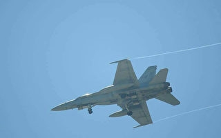 美国2架F-18战机迫降台湾台南机场