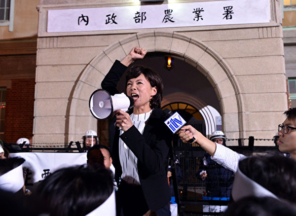 柯淑勤为农民发声。(TVBS提供) 柯淑勤为农民发声。(TVBS提供)