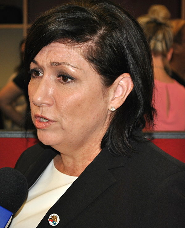昆省住房与公共工程厅长兼科学创新厅长伊诺(Leeanne Enoch)(明慧网) 昆省住房与公共工程厅长兼科学创新厅长伊诺(Leeanne Enoch)(明慧网)