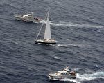 法國政府18日表示，法國海關幹員在加勒比海一艘帆船(中)上，查扣2.25公噸古柯鹼，是法國當局歷來查扣的最大宗古柯鹼。
(AFP)