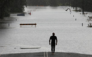 澳洲纽省洪灾警报解除 清理工作开始