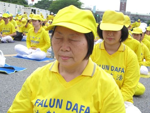 尝尽人生百苦,陈秀玉修炼大法之后身心轻松自在,不再有恨。(明慧网) 尝尽人生百苦,陈秀玉修炼大法之后身心轻松自在,不再有恨。(明慧网)