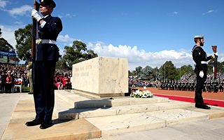 澳洲民众参加澳纽军团日百年纪念 人数创记录