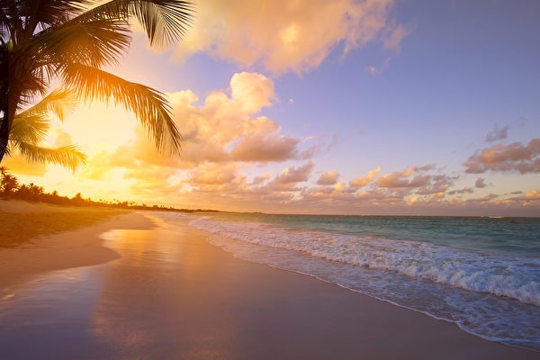 普吉島海灘日出美景（fotolia）