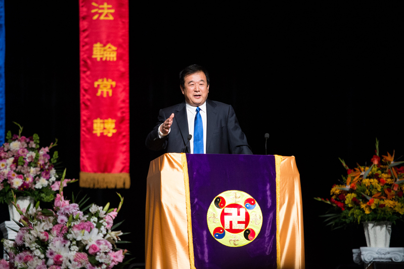 2014年10月16日(周四),法轮功创始人李洪志先生莅临旧金山法会讲法并解答法轮功学员提出的修炼问题。(戴兵/大纪元)